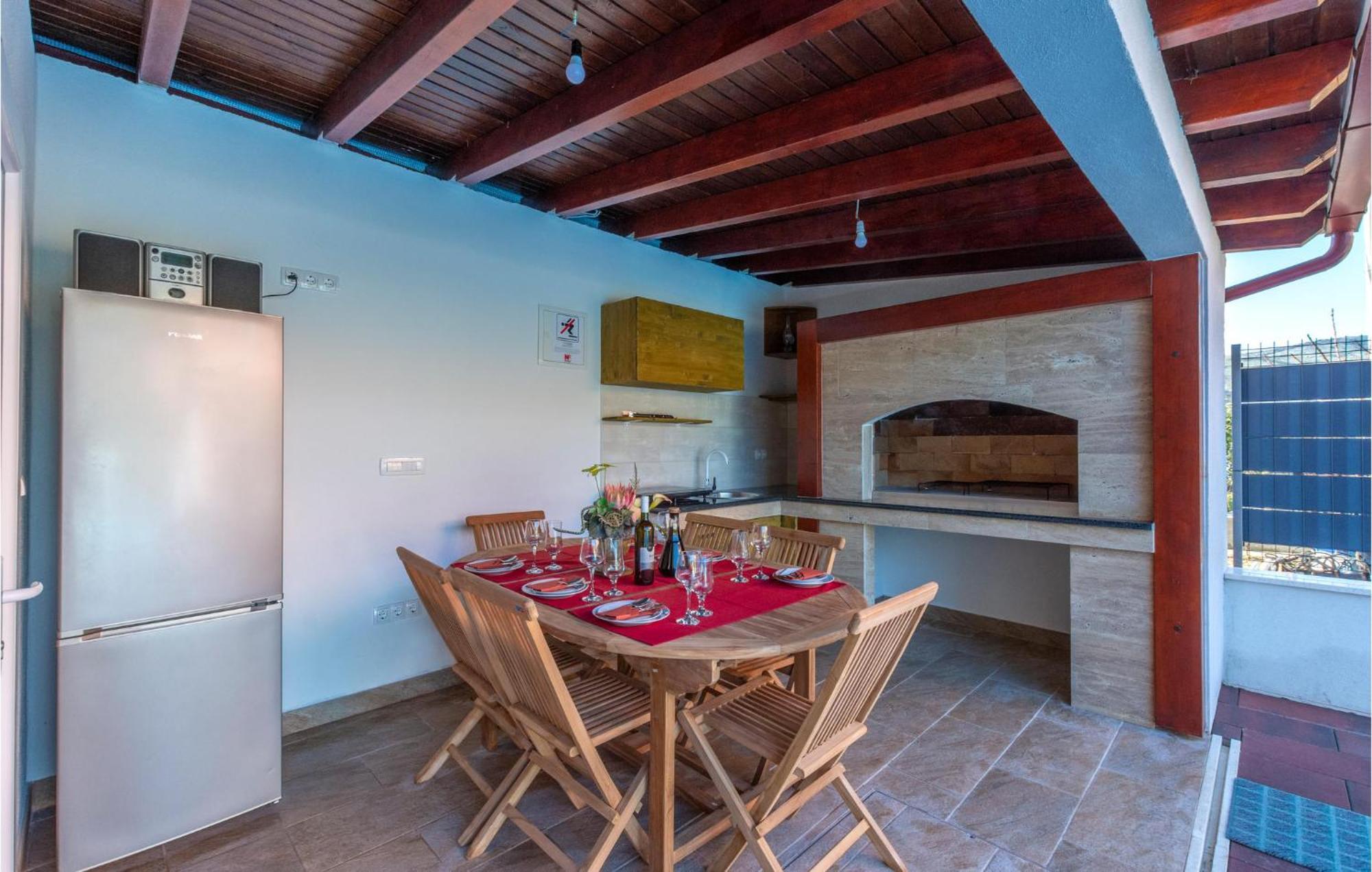 Nice Apartment In Plano With Kitchen Exterior photo