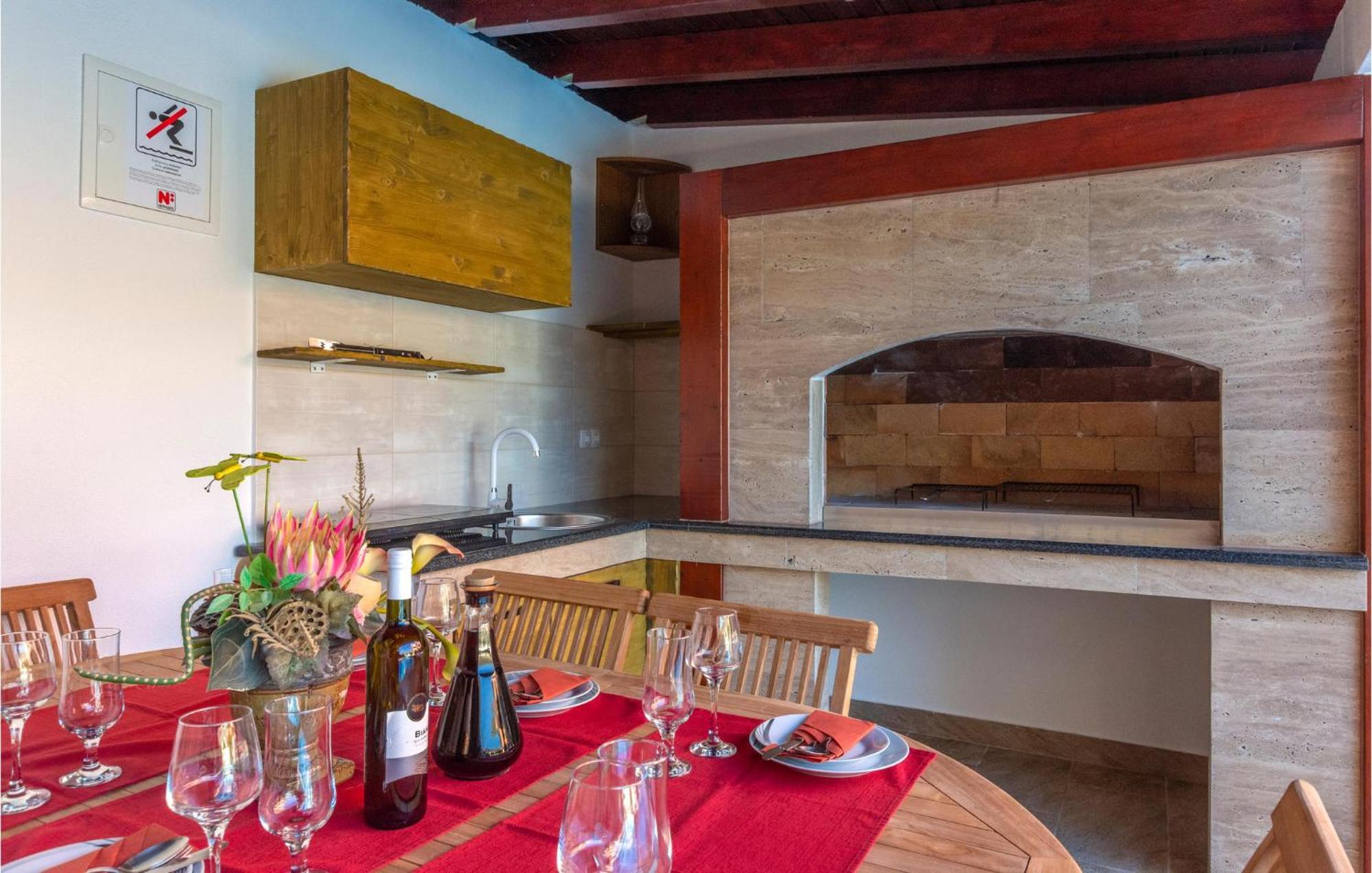 Nice Apartment In Plano With Kitchen Exterior photo